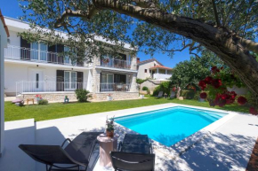 APARTMENT WITH POOL-Casa Magna